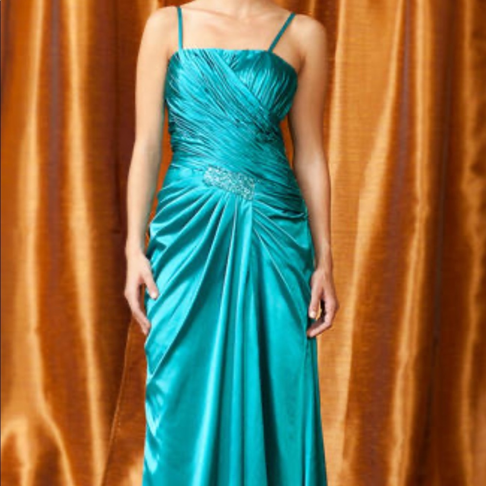๐ Fanny Fashion Magenta Gown-Small - Picture 4 of 7